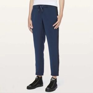 Lululemon On The Fly Navy Pant Black Stripe Women's‎ Size 8